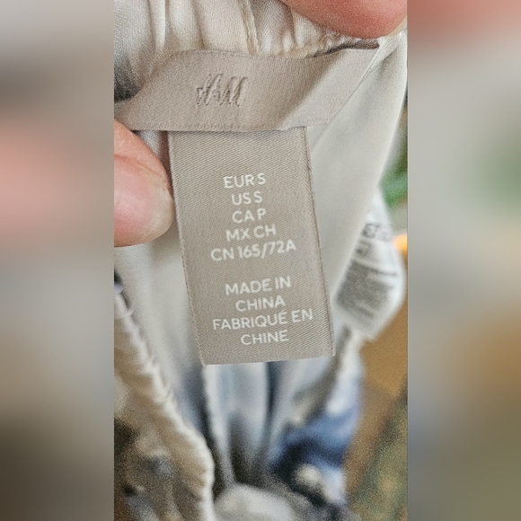 H&M Wide leg satin pull on Tie-Dye Pants in white/blue. Size Medium - Picture 13 of 14